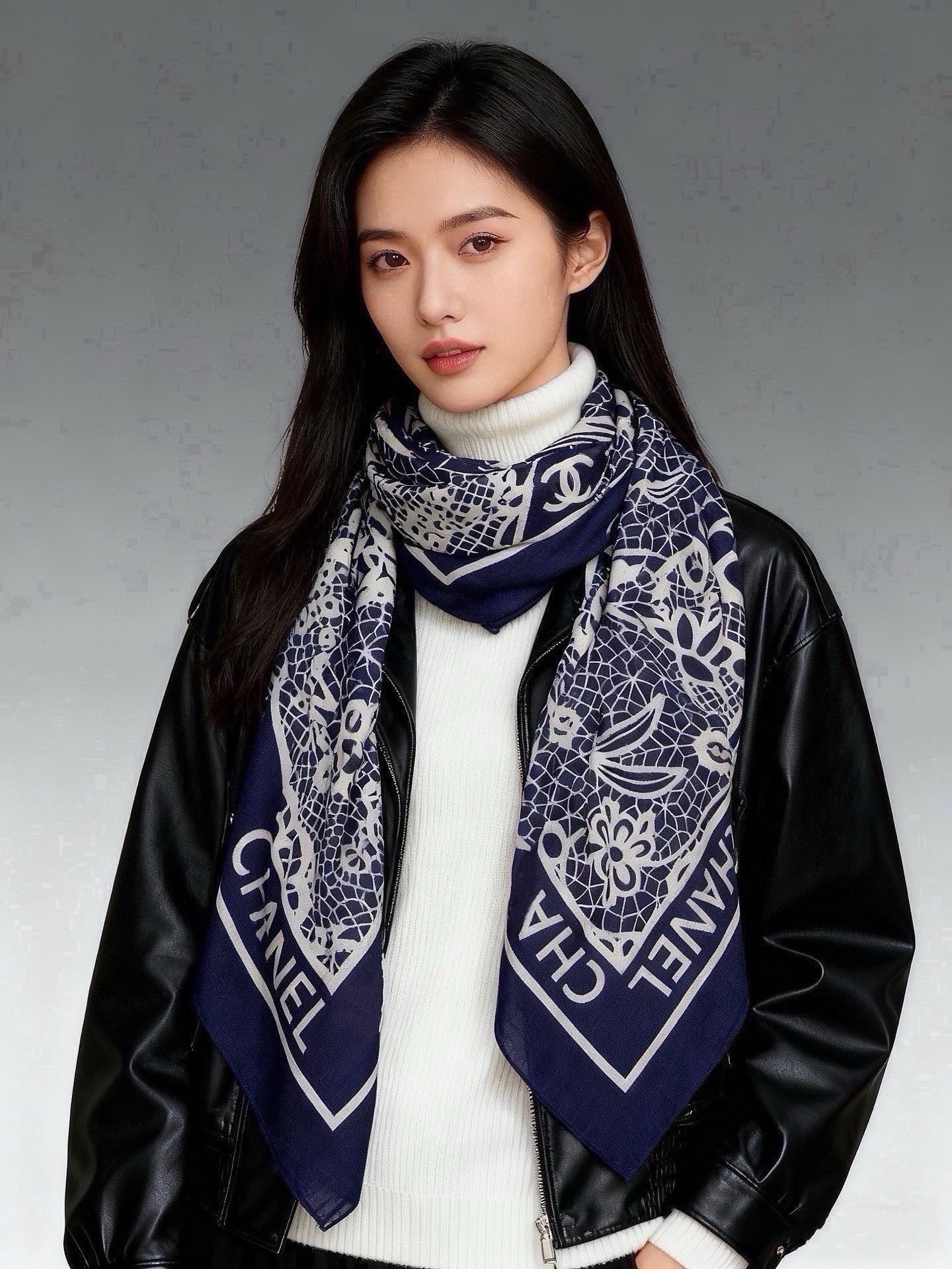 🆕   高级成衣系列～Chanel  【140双面同色丝绒披肩】 此系列谱写一曲自由轻灵的赞歌 本系列作品创新演绎品牌的