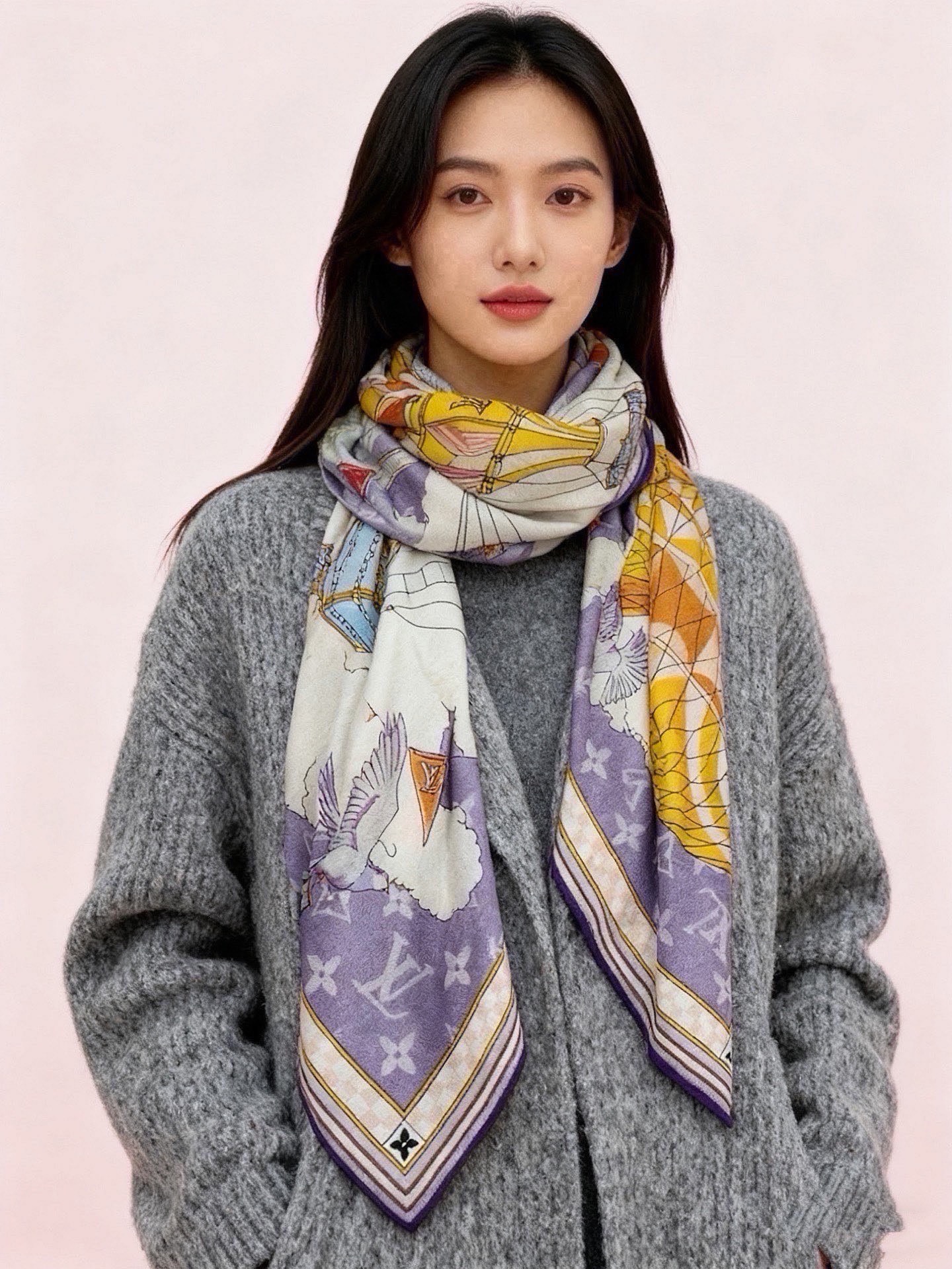 🆕  LV x TM 140披肩 【140顶级丝绒双面同色披肩】 本款L Multicolor披肩出自路易威登与知名日本