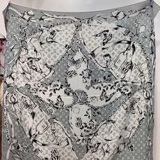 🆕 LV x TM 140披肩 【140顶级丝绒双面同色披肩】 本款L Multicolor披肩出自路易威登与知名日本 🆕 LV x TM 140披肩 【140顶级丝绒双面同色披肩】 本款L Multicolor披肩出自路易威登与知名日本