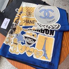 🆕 高级成衣系列~Chanel 【140双面同色丝绒披肩】 此系列谱写一曲自由轻灵的赞歌 本系列作品创新演绎品牌的 🆕 高级成衣系列~Chanel 【140双面同色丝绒披肩】 此系列谱写一曲自由轻灵的赞歌 本系列作品创新演绎品牌的