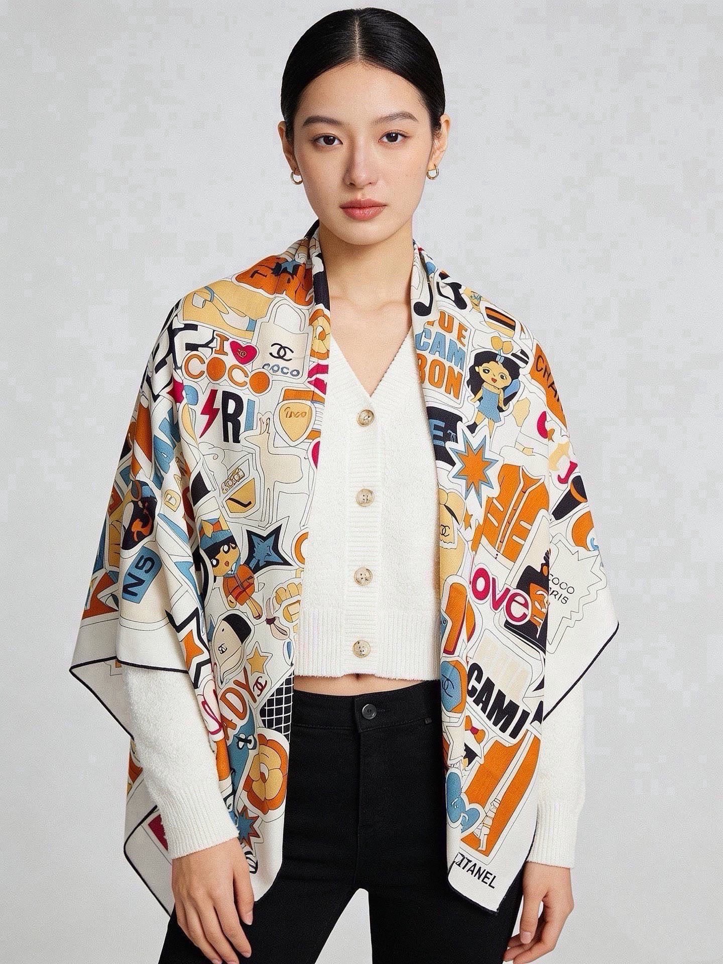 🆕   高级成衣系列～Chanel  【140双面同色丝绒披肩】 此系列谱写一曲自由轻灵的赞歌 本系列作品创新演绎品牌的