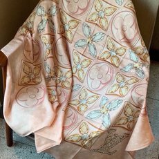 🆕 LV x TM 140披肩 【140顶级丝绒双面同色披肩】 本款L Multicolor披肩出自路易威登与知名日本 🆕 LV x TM 140披肩 【140顶级丝绒双面同色披肩】 本款L Multicolor披肩出自路易威登与知名日本