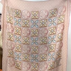 🆕 LV x TM 140披肩 【140顶级丝绒双面同色披肩】 本款L Multicolor披肩出自路易威登与知名日本 🆕 LV x TM 140披肩 【140顶级丝绒双面同色披肩】 本款L Multicolor披肩出自路易威登与知名日本
