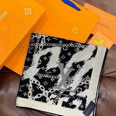 🆕 LV x TM 140披肩 【140顶级丝绒双面同色披肩】 本款L Multicolor披肩出自路易威登与知名日本 🆕 LV x TM 140披肩 【140顶级丝绒双面同色披肩】 本款L Multicolor披肩出自路易威登与知名日本