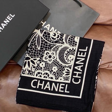🆕 高级成衣系列~Chanel 【140双面同色丝绒披肩】 此系列谱写一曲自由轻灵的赞歌 本系列作品创新演绎品牌的 🆕 高级成衣系列~Chanel 【140双面同色丝绒披肩】 此系列谱写一曲自由轻灵的赞歌 本系列作品创新演绎品牌的