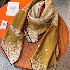 🆕 HERMES爱马仕新款|月光飞马Clair de Lune羊绒和真丝披肩,手工卷边(70%羊绒,30%真丝)。14 🆕 HERMES爱马仕新款|月光飞马Clair de Lune羊绒和真丝披肩,手工卷边(70%羊绒,30%真丝)。14
