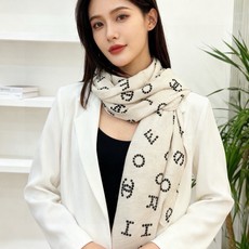 🆕 Chanel-丝绒双面方巾 【140双面同色】 出道即巅峰🐂火爆到一条难求🖤 高级感十足的字母CC,和一切经典元素 🆕 Chanel-丝绒双面方巾 【140双面同色】 出道即巅峰🐂火爆到一条难求🖤 高级感十足的字母CC,和一切经典元素