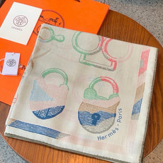 🆕 爱马仕(Hermes)【💗】 | “马具故事的诗意回顾”140披肩 【上新❤️】 永远秉承高品质 手工卷边羊绒和 🆕 爱马仕(Hermes)【💗】 | “马具故事的诗意回顾”140披肩 【上新❤️】 永远秉承高品质 手工卷边羊绒和