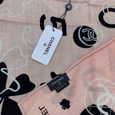 🆕 上新❤️ 【Chanel】 经典茶花优雅Coco风,Chanel最新菱格丝绒大方巾~气质到骨子里,香奶奶新一季的 🆕 上新❤️ 【Chanel】 经典茶花优雅Coco风,Chanel最新菱格丝绒大方巾~气质到骨子里,香奶奶新一季的