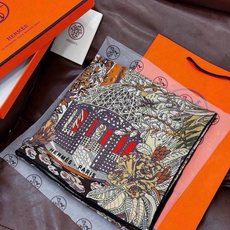 🆕 💟抢先 上新💞【双面同色丝绒方巾】手工卷边山羊绒和真丝混纺披肩(70%山羊绒,30%桑蚕丝) 这款披肩采用经典山羊 🆕 💟抢先 上新💞【双面同色丝绒方巾】手工卷边山羊绒和真丝混纺披肩(70%山羊绒,30%桑蚕丝) 这款披肩采用经典山羊