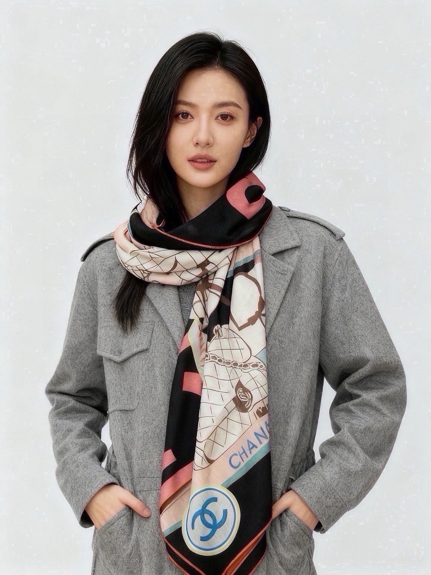 🆕   高级成衣系列～Chanel  【140双面同色丝绒披肩】 此系列谱写一曲自由轻灵的赞歌 本系列作品创新演绎品牌的