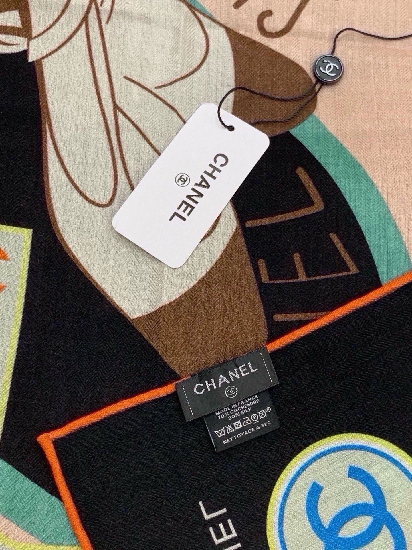🆕   高级成衣系列～Chanel  【140双面同色丝绒披肩】 此系列谱写一曲自由轻灵的赞歌 本系列作品创新演绎品牌的