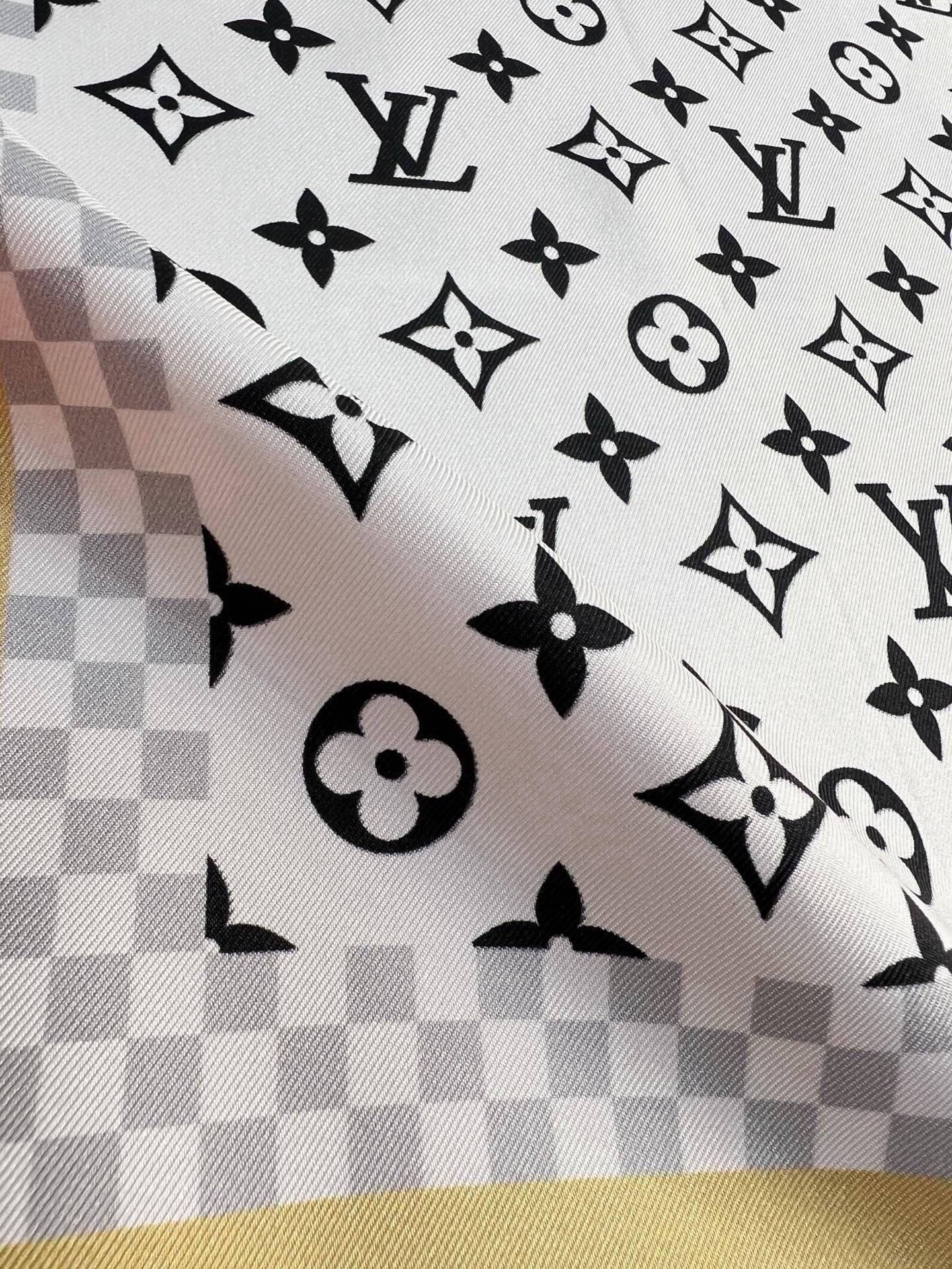 🆕 MONOGRAM SILHOUETTE 90双面丝巾 Monogram Silhouette 方巾为华美桑蚕丝融 🆕 MONOGRAM SILHOUETTE 90双面丝巾 Monogram Silhouette 方巾为华美桑蚕丝融