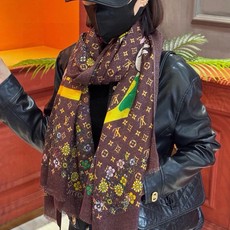 🆕 会发光发亮的围巾25年新品🌈上新 专柜同步材质 LV x TM Monogram Su🆕 Perflat Flo 🆕 会发光发亮的围巾25年新品🌈上新 专柜同步材质 LV x TM Monogram Su🆕 Perflat Flo