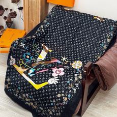 🆕 会发光发亮的围巾25年新品🌈上新 专柜同步材质 LV x TM Monogram Su🆕 Perflat Flo 🆕 会发光发亮的围巾25年新品🌈上新 专柜同步材质 LV x TM Monogram Su🆕 Perflat Flo