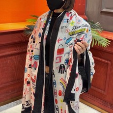 🆕 会发光发亮的围巾 高级成衣系列~Chanel 此系列谱写一曲自由轻灵的赞歌 本系列作品创新演绎品牌的风格符号 🆕 会发光发亮的围巾 高级成衣系列~Chanel 此系列谱写一曲自由轻灵的赞歌 本系列作品创新演绎品牌的风格符号