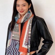🆕 会发光发亮的围巾 爱马仕 专柜同步 买了都说好看羊绒印花‼️推荐💕顶级工艺超值‼️爱马仕专柜爆款🎁🎁羊绒方巾💟立 🆕 会发光发亮的围巾 爱马仕 专柜同步 买了都说好看羊绒印花‼️推荐💕顶级工艺超值‼️爱马仕专柜爆款🎁🎁羊绒方巾💟立