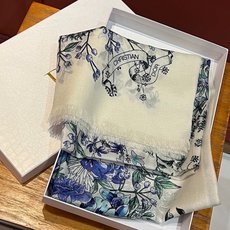 🆕 会发光发亮的围巾💃🏻💃🏻D家【D花香明媚】‼️抢‼️VI🆕 P推荐 ‼️👍下手一定要快【高端 大爱 ‼️纯羊绒 🆕 会发光发亮的围巾💃🏻💃🏻D家【D花香明媚】‼️抢‼️VI🆕 P推荐 ‼️👍下手一定要快【高端 大爱 ‼️纯羊绒