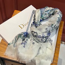 🆕 会发光发亮的围巾💃🏻💃🏻D家【D花香明媚】‼️抢‼️VI🆕 P推荐 ‼️👍下手一定要快【高端 大爱 ‼️纯羊绒 🆕 会发光发亮的围巾💃🏻💃🏻D家【D花香明媚】‼️抢‼️VI🆕 P推荐 ‼️👍下手一定要快【高端 大爱 ‼️纯羊绒