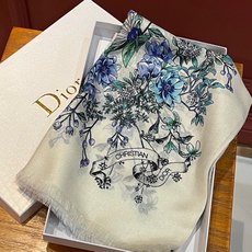 🆕 会发光发亮的围巾💃🏻💃🏻D家【D花香明媚】‼️抢‼️VI🆕 P推荐 ‼️👍下手一定要快【高端 大爱 ‼️纯羊绒 🆕 会发光发亮的围巾💃🏻💃🏻D家【D花香明媚】‼️抢‼️VI🆕 P推荐 ‼️👍下手一定要快【高端 大爱 ‼️纯羊绒
