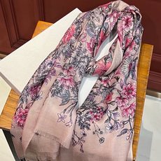 🆕 会发光发亮的围巾💃🏻💃🏻D家【D花香明媚】‼️抢‼️VI🆕 P推荐 ‼️👍下手一定要快【高端 大爱 ‼️纯羊绒 🆕 会发光发亮的围巾💃🏻💃🏻D家【D花香明媚】‼️抢‼️VI🆕 P推荐 ‼️👍下手一定要快【高端 大爱 ‼️纯羊绒