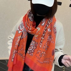 🆕 会发光发亮的围巾 爱马仕 专柜同步 买了都说好看羊绒印花‼️推荐💕顶级工艺超值‼️爱马仕专柜爆款🎁🎁羊绒方巾💟立 🆕 会发光发亮的围巾 爱马仕 专柜同步 买了都说好看羊绒印花‼️推荐💕顶级工艺超值‼️爱马仕专柜爆款🎁🎁羊绒方巾💟立