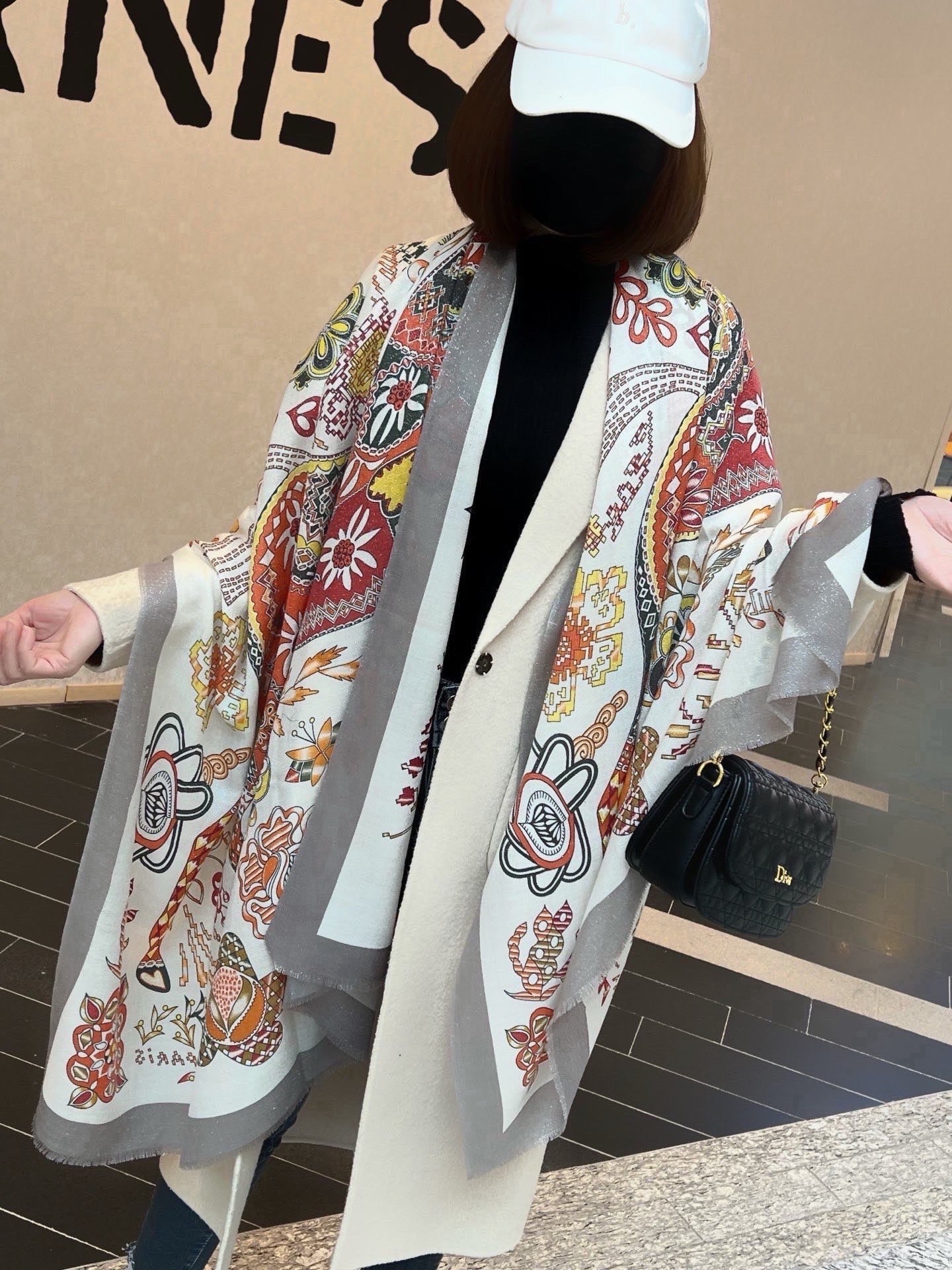 🆕 会发光发亮的围巾 爱马仕 专柜同步 买了都说好看羊绒印花‼️推荐💕顶级工艺超值‼️爱马仕专柜爆款🎁🎁羊绒方巾💟立 🆕 会发光发亮的围巾 爱马仕 专柜同步 买了都说好看羊绒印花‼️推荐💕顶级工艺超值‼️爱马仕专柜爆款🎁🎁羊绒方巾💟立