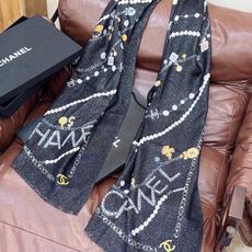 🆕 Chanel ~新品~“珠光宝气” 【会发光发亮的围巾】这款经典单品展现强大而迷人的女性魅力精髓。诠释无限的情感 🆕 Chanel ~新品~“珠光宝气” 【会发光发亮的围巾】这款经典单品展现强大而迷人的女性魅力精髓。诠释无限的情感
