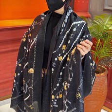 🆕 Chanel ~新品~“珠光宝气” 【会发光发亮的围巾】这款经典单品展现强大而迷人的女性魅力精髓。诠释无限的情感 🆕 Chanel ~新品~“珠光宝气” 【会发光发亮的围巾】这款经典单品展现强大而迷人的女性魅力精髓。诠释无限的情感
