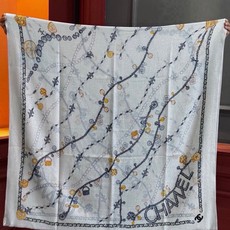 🆕 Chanel ~新品~“珠光宝气” 【会发光发亮的围巾】这款经典单品展现强大而迷人的女性魅力精髓。诠释无限的情感 🆕 Chanel ~新品~“珠光宝气” 【会发光发亮的围巾】这款经典单品展现强大而迷人的女性魅力精髓。诠释无限的情感