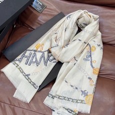 🆕 Chanel ~新品~“珠光宝气” 【会发光发亮的围巾】这款经典单品展现强大而迷人的女性魅力精髓。诠释无限的情感 🆕 Chanel ~新品~“珠光宝气” 【会发光发亮的围巾】这款经典单品展现强大而迷人的女性魅力精髓。诠释无限的情感