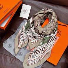 🆕 上新💕🔥丝绒方巾 【爱马仕2025春夏 亚马逊的庆典 Bandana,佩斯利花纹,生机勃勃的图案】(双面同色方巾) 🆕 上新💕🔥丝绒方巾 【爱马仕2025春夏 亚马逊的庆典 Bandana,佩斯利花纹,生机勃勃的图案】(双面同色方巾)