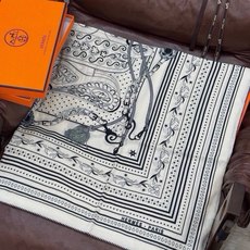 🆕 上新💕🔥丝绒方巾 【爱马仕2025春夏 亚马逊的庆典 Bandana,佩斯利花纹,生机勃勃的图案】(双面同色方巾) 🆕 上新💕🔥丝绒方巾 【爱马仕2025春夏 亚马逊的庆典 Bandana,佩斯利花纹,生机勃勃的图案】(双面同色方巾)