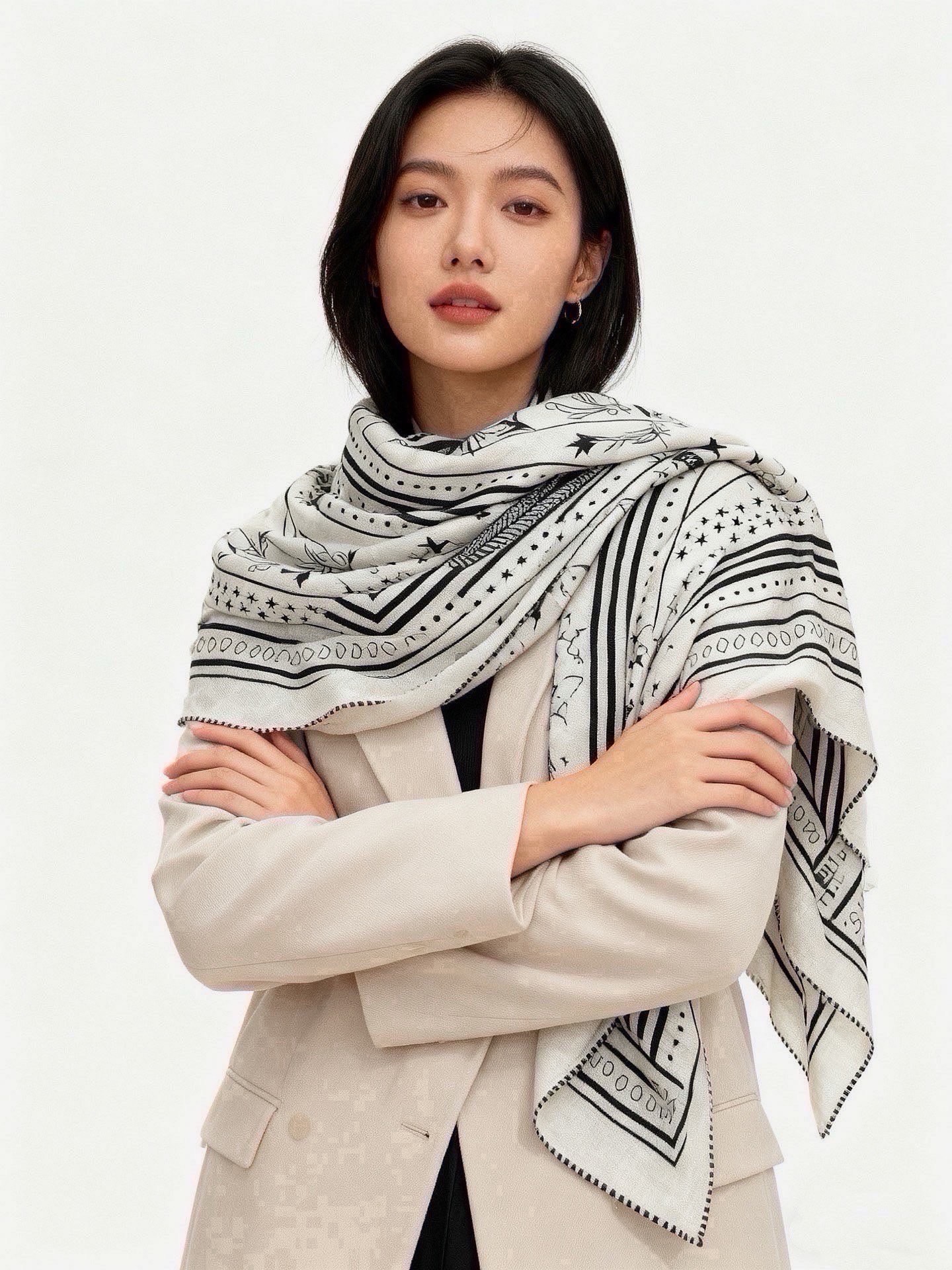 🆕  上新💕🔥丝绒方巾 【爱马仕2025春夏 亚马逊的庆典 Bandana，佩斯利花纹，生机勃勃的图案】（双面同色方巾）