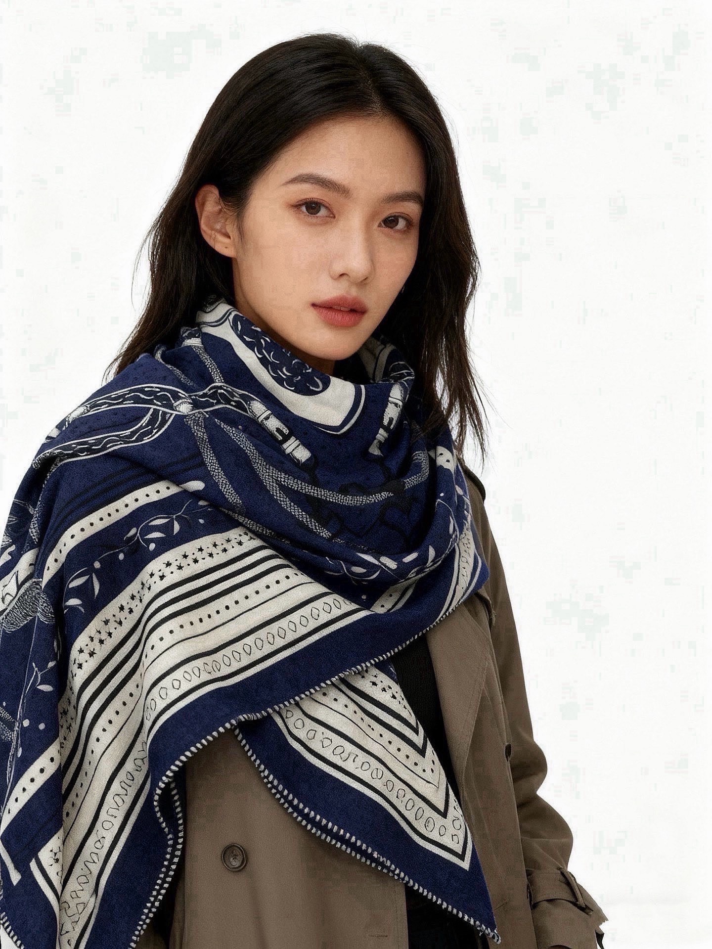🆕  上新💕🔥丝绒方巾 【爱马仕2025春夏 亚马逊的庆典 Bandana，佩斯利花纹，生机勃勃的图案】（双面同色方巾）