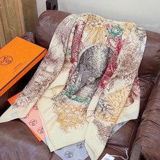 🆕 重磅推荐的140顶级丝绒双面异色披肩《回归自然》 披肩尺寸:140*140方巾 70%羊绒30%真丝 这张复杂 🆕 重磅推荐的140顶级丝绒双面异色披肩《回归自然》 披肩尺寸:140*140方巾 70%羊绒30%真丝 这张复杂