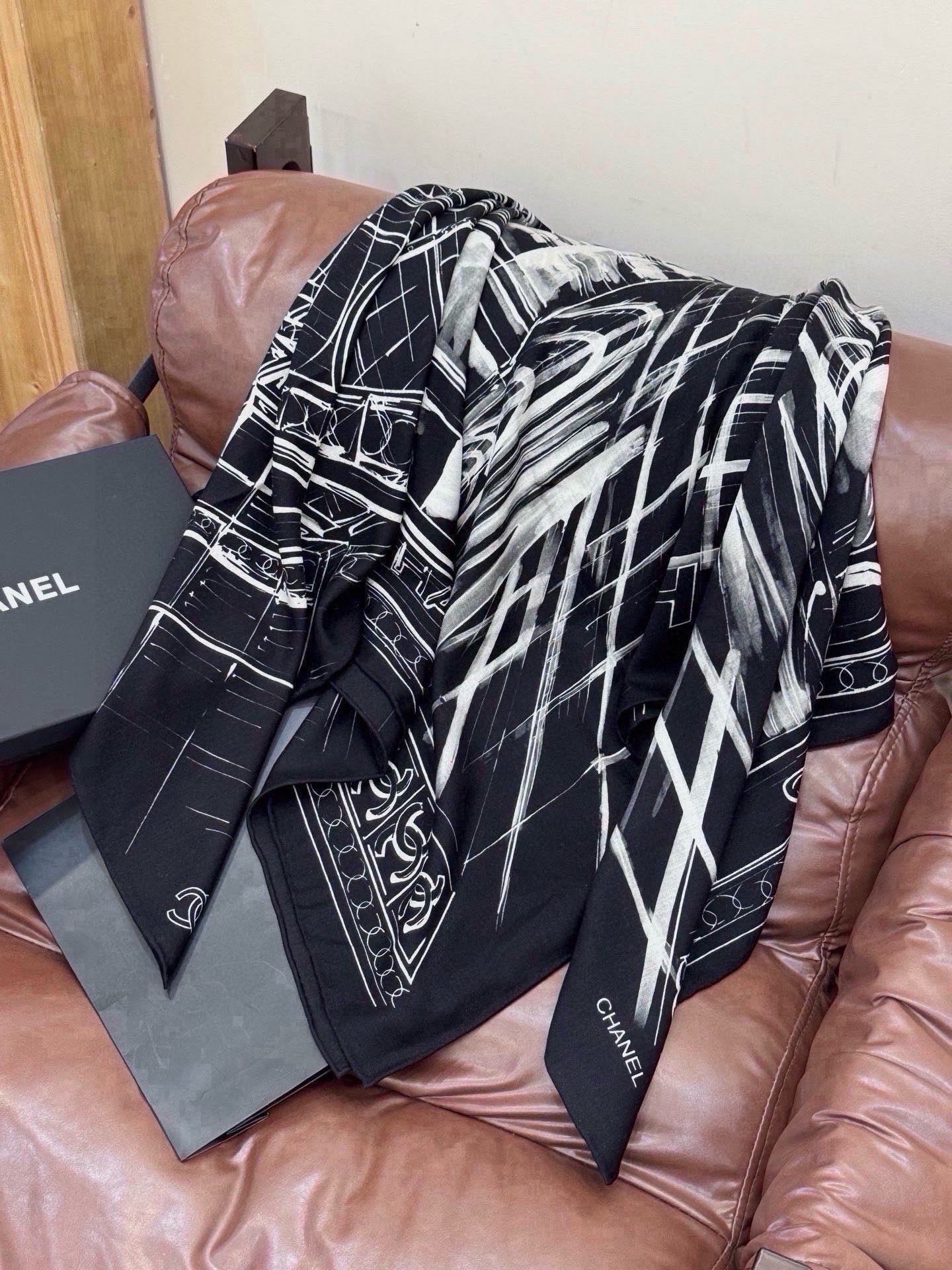 🆕  CHANEL ~新品 【140顶级丝绒双面同色】 披肩的图案是巴黎大皇宫中被命名为“Gabrielle Chane