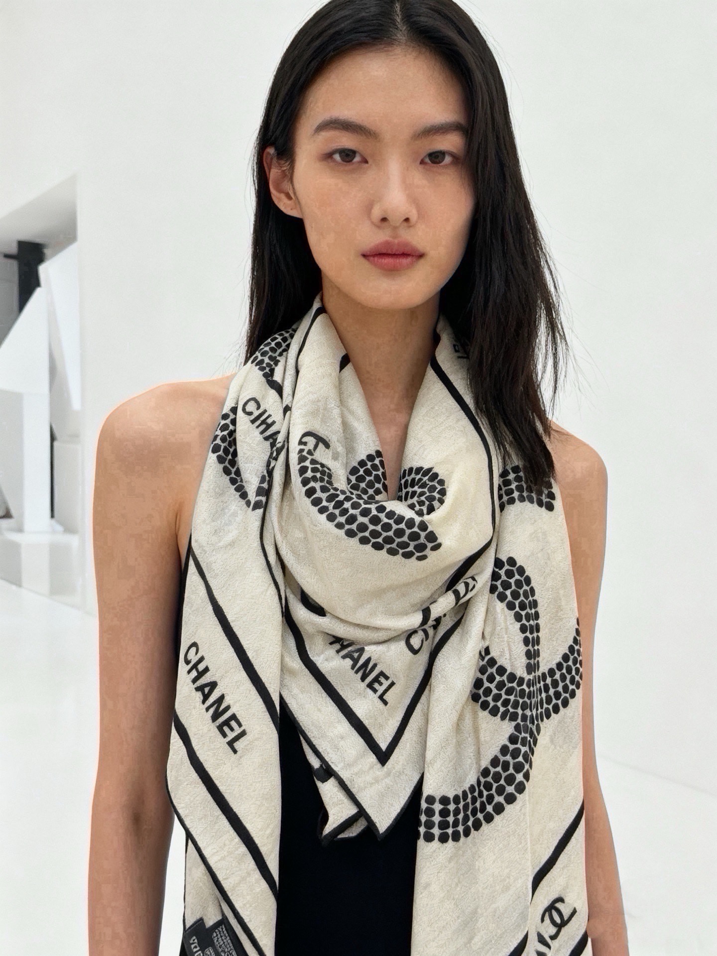 🆕  Chanel ~ 【140顶级双面丝绒披肩】 香家logo与字母的完美碰撞设计 底部还有隐隐约约的双C小Logo 
