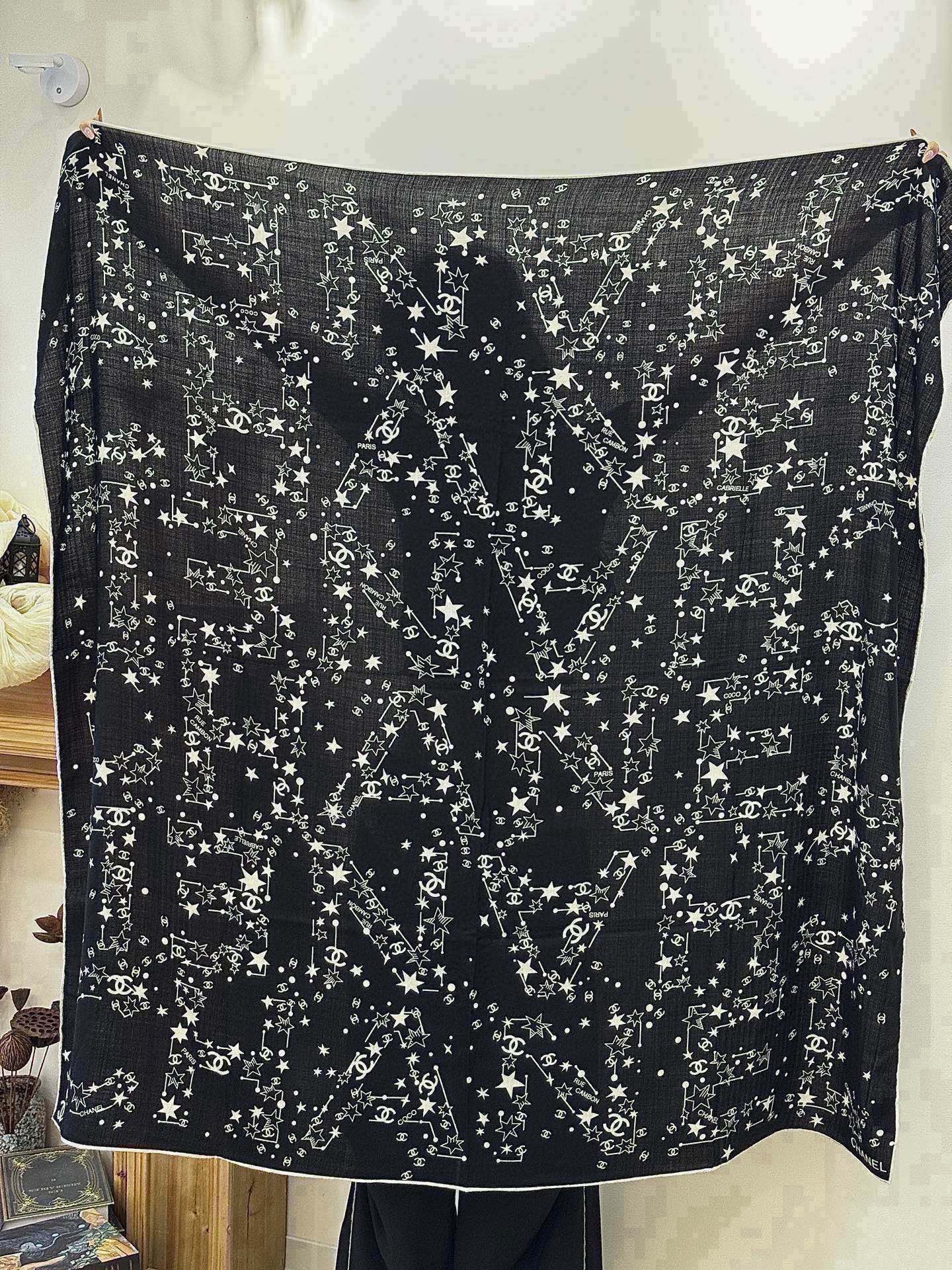🆕   Chanel ~新品～ 【140顶级丝绒双面同色】 繁星点点与双C的完美结合 适合各种场合搭配使用 黑白两色经典