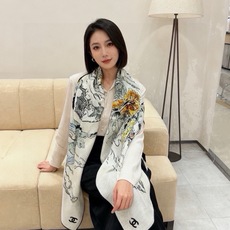 🆕 Chanel 高级手工坊系列~~ 【140顶级丝绒双面同色披肩】 25高级手工坊系列作品梦幻而极具电影感,灵感来 🆕 Chanel 高级手工坊系列~~ 【140顶级丝绒双面同色披肩】 25高级手工坊系列作品梦幻而极具电影感,灵感来