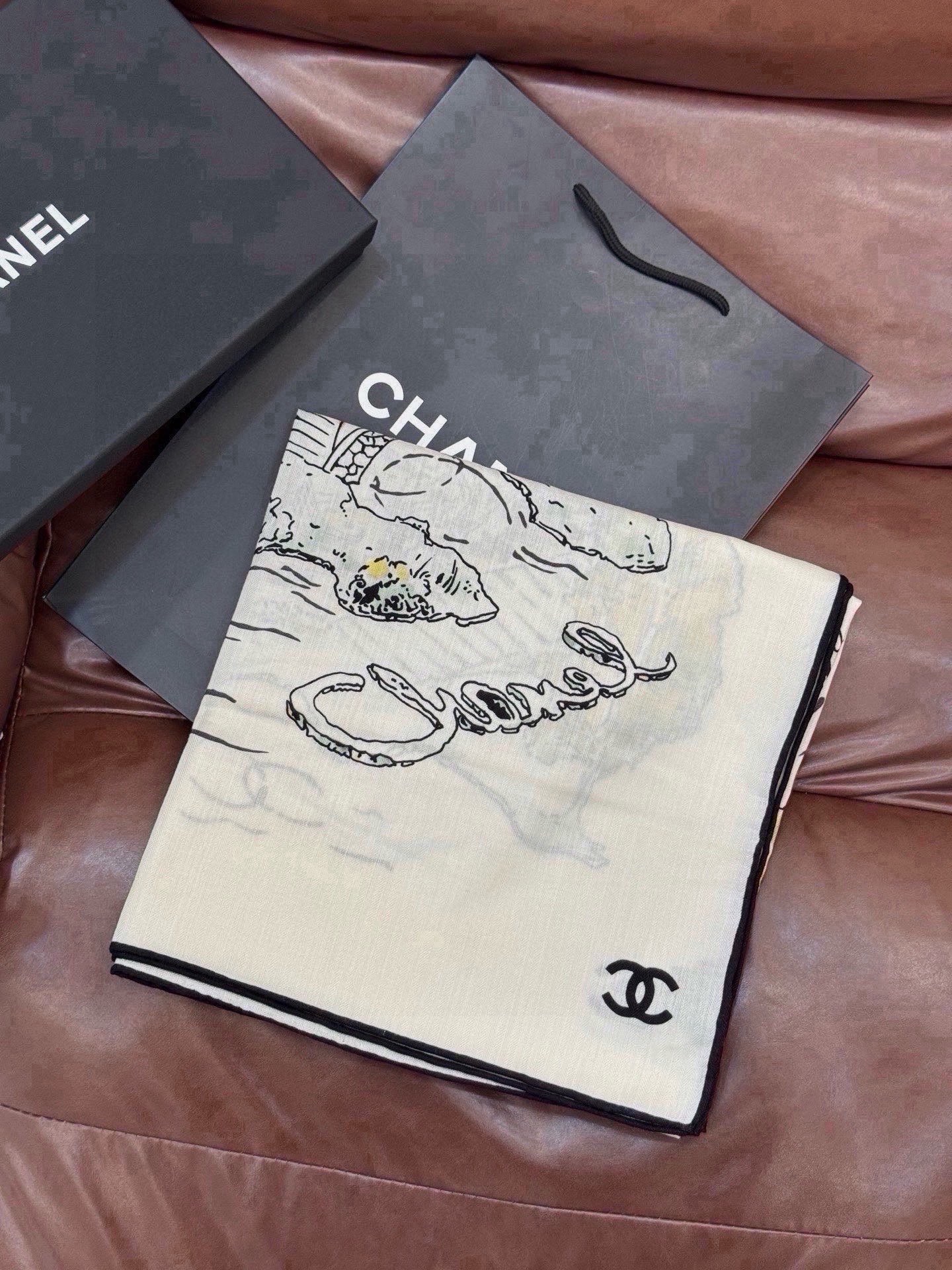 🆕 Chanel 高级手工坊系列~~ 【140顶级丝绒双面同色披肩】 25高级手工坊系列作品梦幻而极具电影感,灵感来 🆕 Chanel 高级手工坊系列~~ 【140顶级丝绒双面同色披肩】 25高级手工坊系列作品梦幻而极具电影感,灵感来