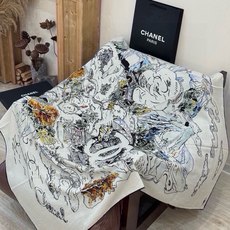 🆕 Chanel 高级手工坊系列~~ 【140顶级丝绒双面同色披肩】 25高级手工坊系列作品梦幻而极具电影感,灵感来 🆕 Chanel 高级手工坊系列~~ 【140顶级丝绒双面同色披肩】 25高级手工坊系列作品梦幻而极具电影感,灵感来