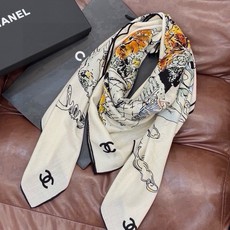 🆕 Chanel 高级手工坊系列~~ 【140顶级丝绒双面同色披肩】 25高级手工坊系列作品梦幻而极具电影感,灵感来 🆕 Chanel 高级手工坊系列~~ 【140顶级丝绒双面同色披肩】 25高级手工坊系列作品梦幻而极具电影感,灵感来
