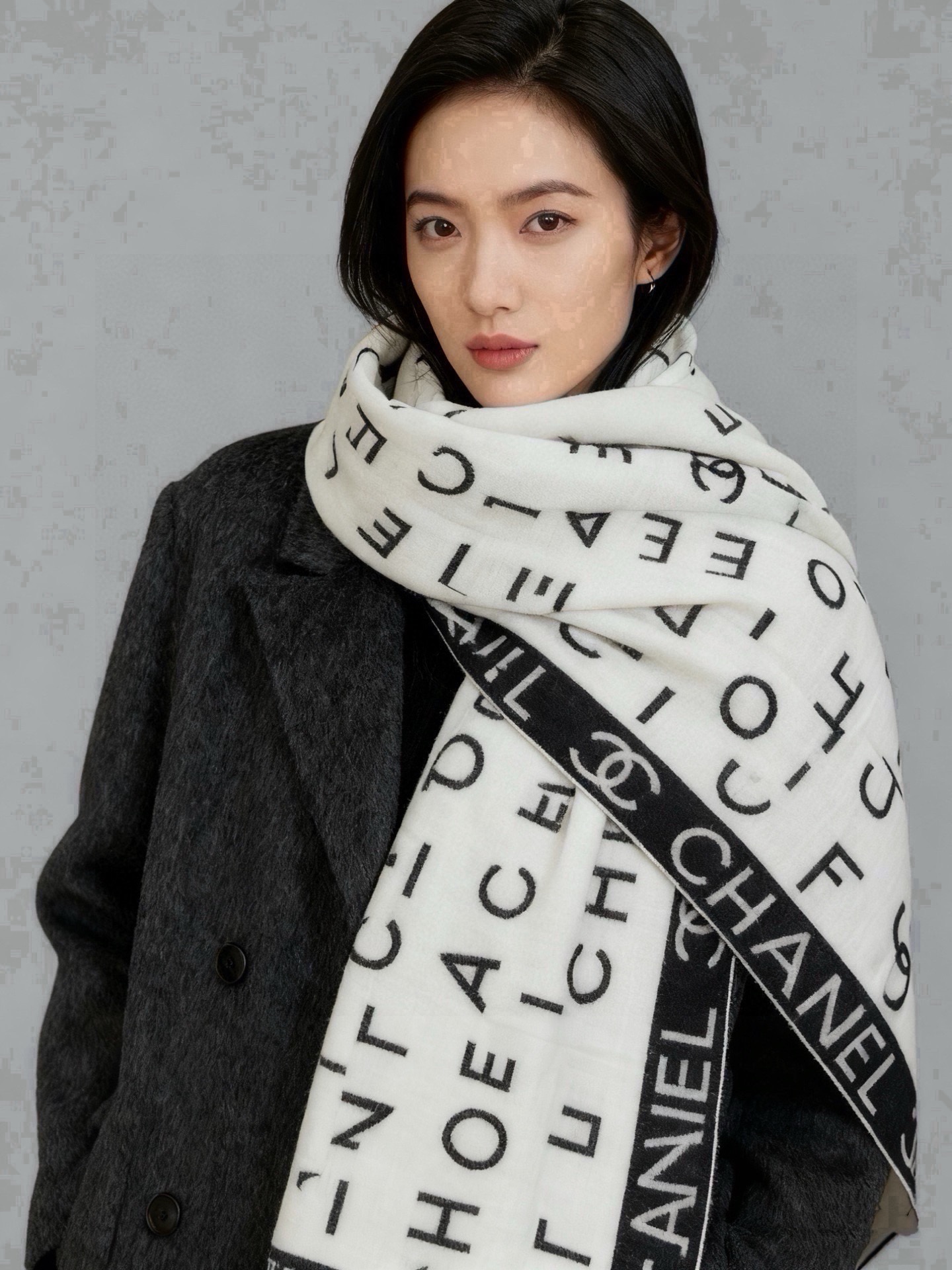 🆕  Chanel ~ 【140顶级双面丝绒披肩】 香家logo与字母的完美碰撞设计 底部还有隐隐约约的双C小Logo 