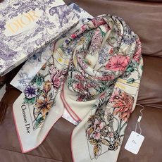 🆕 Dior 双面同色丝绒印花方巾 140丝绒面料多色 Dior Astral Flowers 这款方巾饰以 Dior 🆕 Dior 双面同色丝绒印花方巾 140丝绒面料多色 Dior Astral Flowers 这款方巾饰以 Dior
