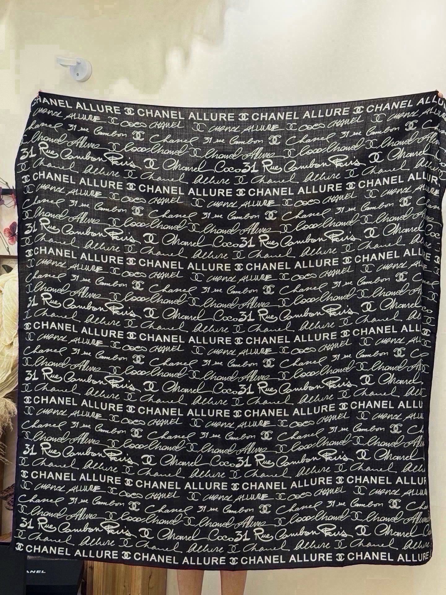 🆕 Chanel-丝绒双面方巾 【140双面同色】 出道即巅峰🐂火爆到一条难求🖤 高级感十足的字母CC,和一切经典元素 🆕 Chanel-丝绒双面方巾 【140双面同色】 出道即巅峰🐂火爆到一条难求🖤 高级感十足的字母CC,和一切经典元素
