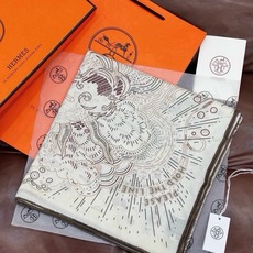 🆕 “正在接通中”140方巾~Hermes 手工卷边丝绒方巾(30%桑蚕丝70%羊绒) 这款爱马仕的经典单品展现强 🆕 “正在接通中”140方巾~Hermes 手工卷边丝绒方巾(30%桑蚕丝70%羊绒) 这款爱马仕的经典单品展现强