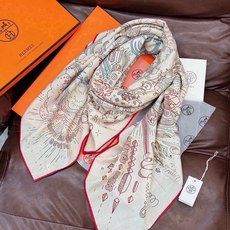 🆕 “正在接通中”140方巾~Hermes 手工卷边丝绒方巾(30%桑蚕丝70%羊绒) 这款爱马仕的经典单品展现强 🆕 “正在接通中”140方巾~Hermes 手工卷边丝绒方巾(30%桑蚕丝70%羊绒) 这款爱马仕的经典单品展现强