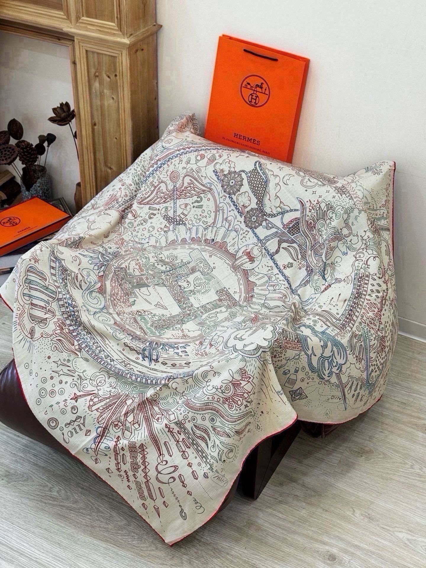 🆕 “正在接通中”140方巾~Hermes 手工卷边丝绒方巾(30%桑蚕丝70%羊绒) 这款爱马仕的经典单品展现强 🆕 “正在接通中”140方巾~Hermes 手工卷边丝绒方巾(30%桑蚕丝70%羊绒) 这款爱马仕的经典单品展现强