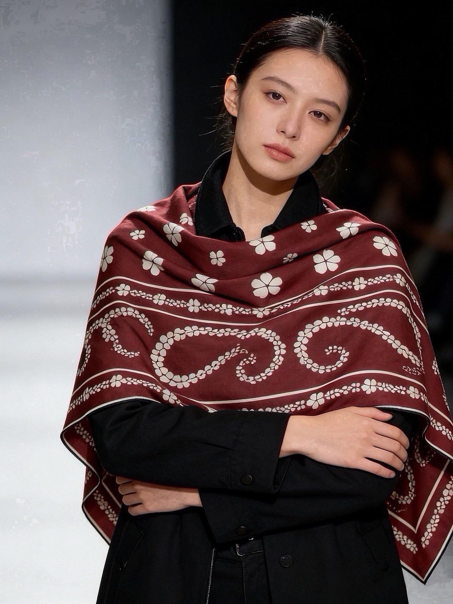 🆕   高级成衣系列～Chanel  【140双面同色丝绒披肩】 此系列谱写一曲自由轻灵的赞歌 本系列作品创新演绎品牌的